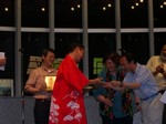 Tony Cheng handing award to Yamanuchi Makoto