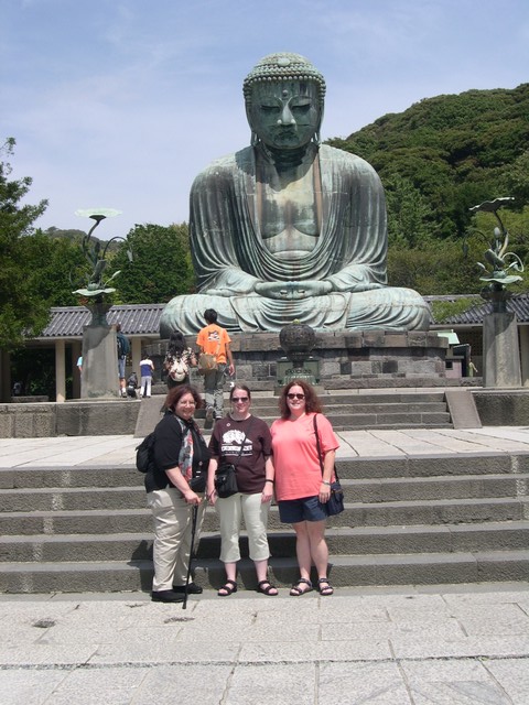 Jan, Mette and Cynthia in front of Amita-Buddha, Daibutsu (1)