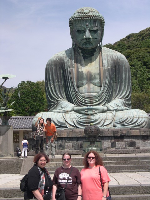 Jan, Mette and Cynthia in front of Amita-Buddha, Daibutsu (2)