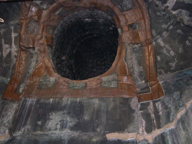 Picture for inside the Amita-Buddha, Daibutsu (looking up the neck)