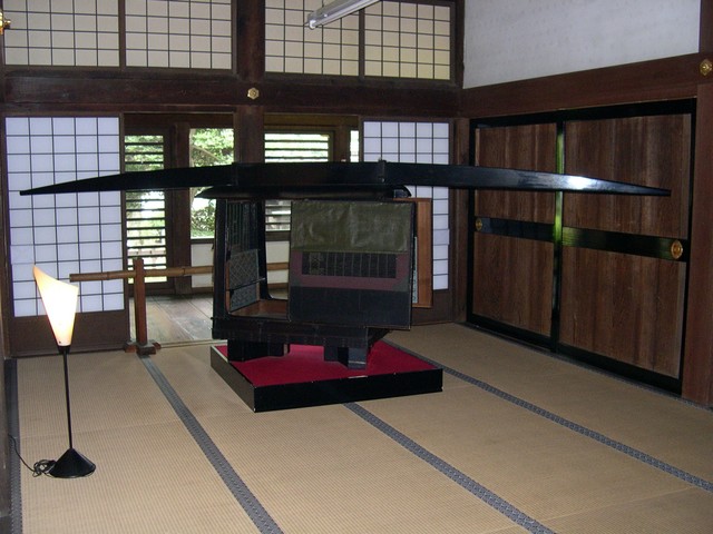Carrying device in Honmaru Goten of Kawagoe Castle