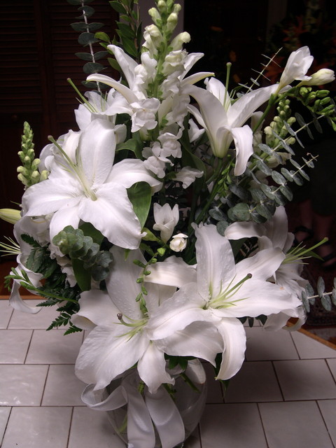 White lilies and snap dragons (Cyn's favorite!)