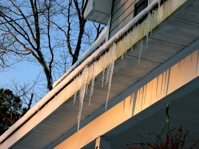 Icicles on the roof (morning 20090121)
